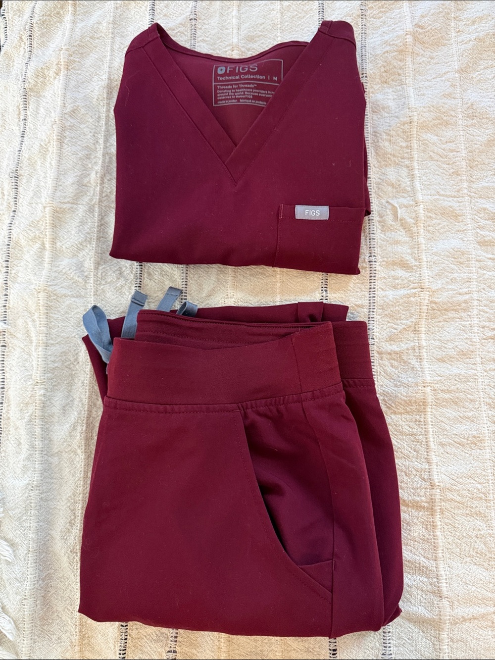 FIGS CATARINA Burgundy V-Neck Scrub Top PO5333and Drawstring JOGGER PantsPO 3591